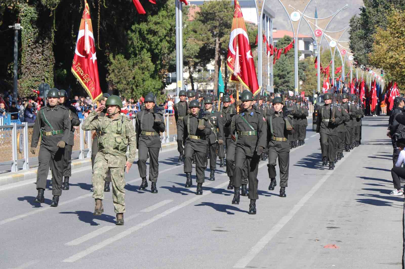 Erzincan’da Cumhuriyet’in 101. yılı coşkuyla kutlandı
