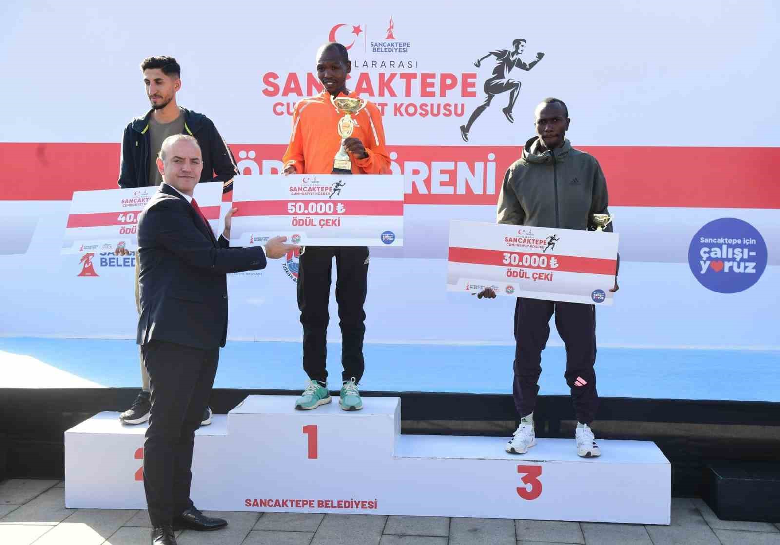 ’Sancaktepe Cumhuriyet Koşusu’ yüzlerce sporcunun katılımıyla gerçekleşti
