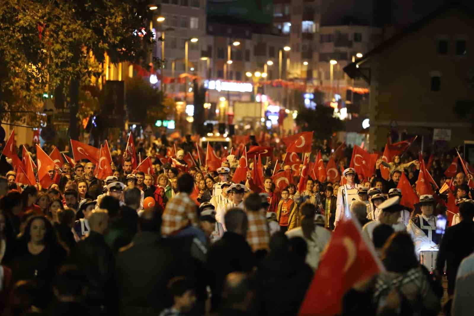 Bandırma’da &quot;Gece Yolcuları&quot; rüzgarı