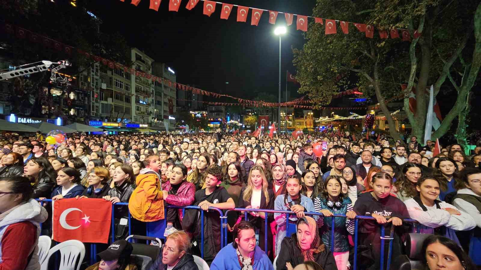 Bandırma’da "Gece Yolcuları" rüzgarı
