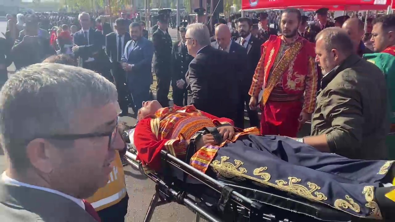 Kutlamada fenalaşan mehteran bölükbaşına ilk müdahaleyi milletvekilleri yaptı