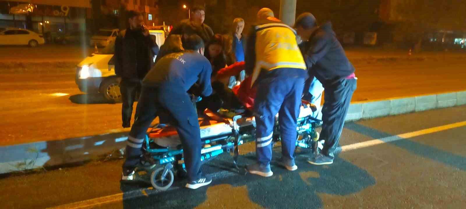Motosiklet otomobil ile &ccedil;arpıştı: 1 yaralı
