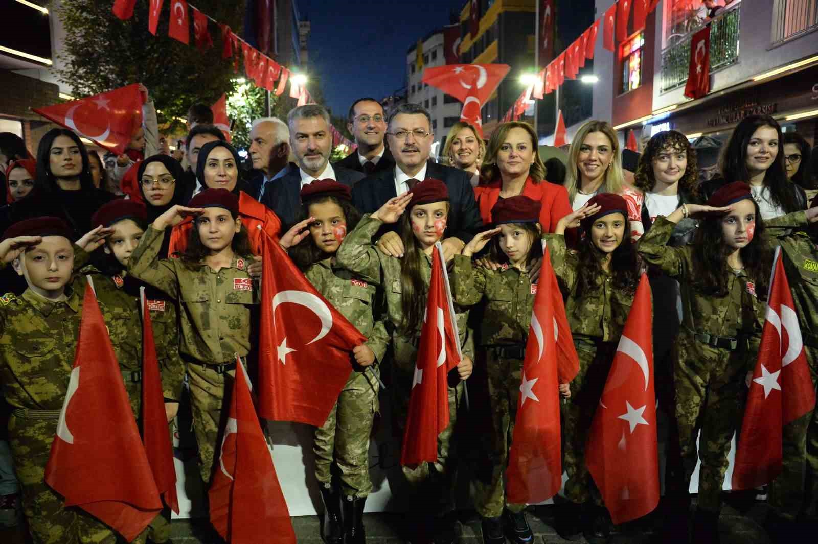 Cumhuriyet’in 101. yılına fener alayı damgası
