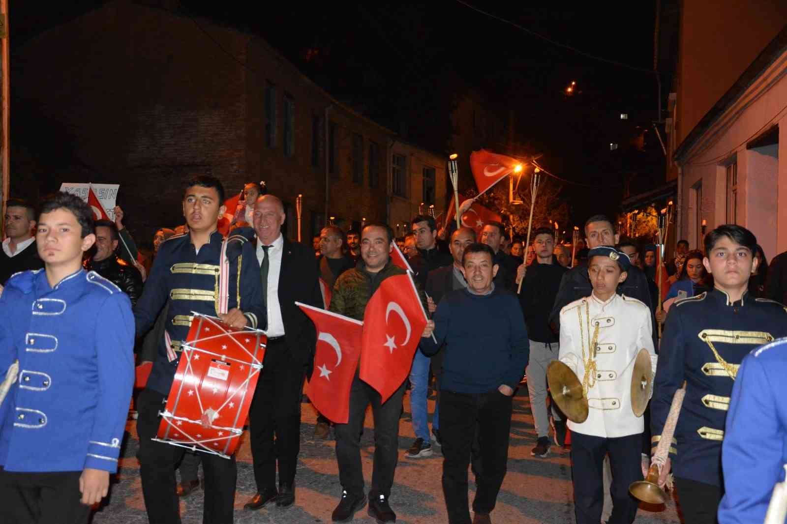 Babadağ’da Cumhuriyet coşkusu fener alayıyla taçlandı