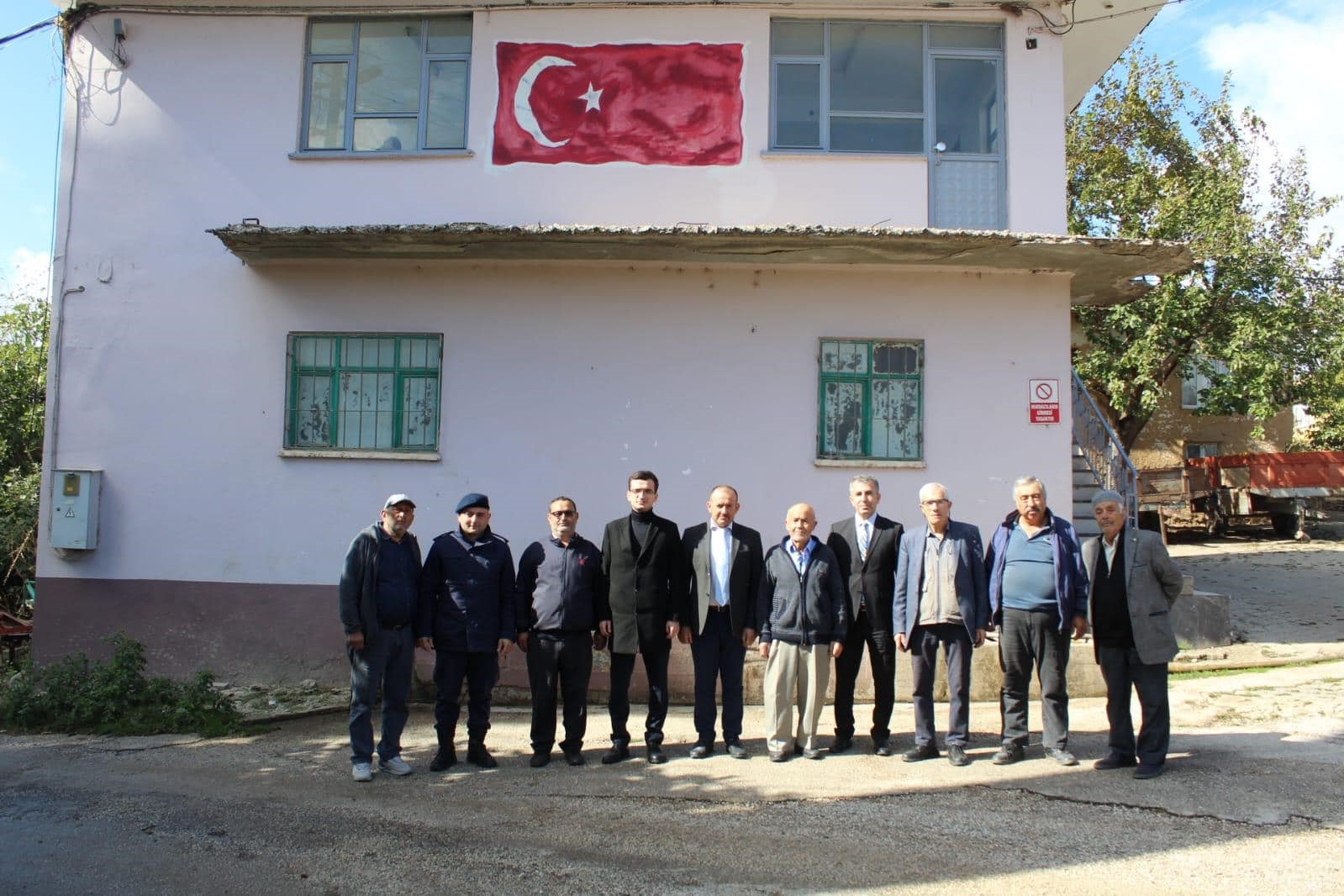 Bu k&ouml;yde 3 ayda bin 327 kitap toplanarak, k&uuml;t&uuml;phane oluşturuldu
