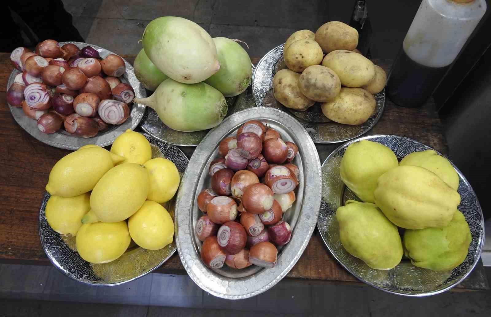 Gaziantep’te havanın soğumasıyla soğan kebabı sezonu açıldı
