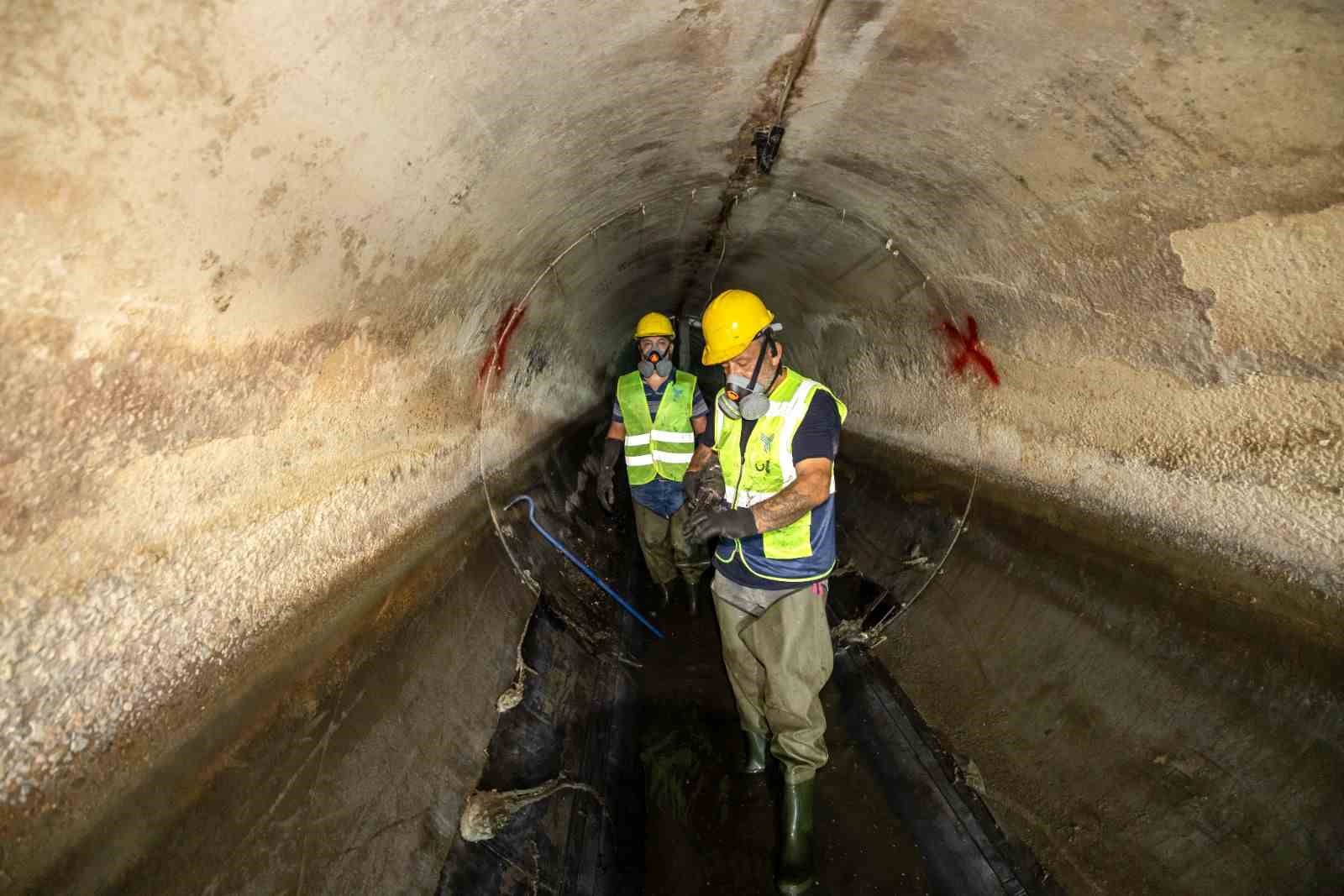 Büyük Kanal’da temizlik harekâtı