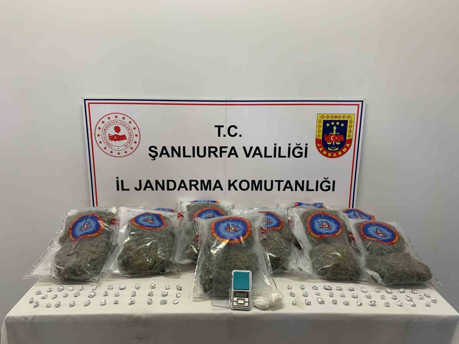 Jandarmadan uyuşturucu operasyonu: 3 gözaltı
