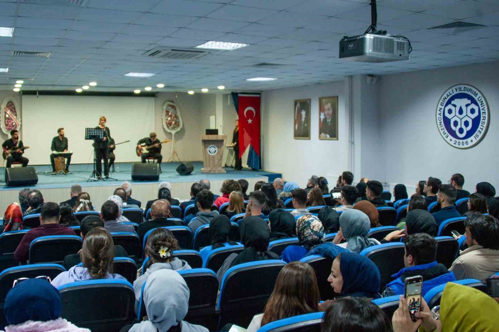 Erzincan’da “Cumhuriyet Türküleri Konseri” düzenlendi
