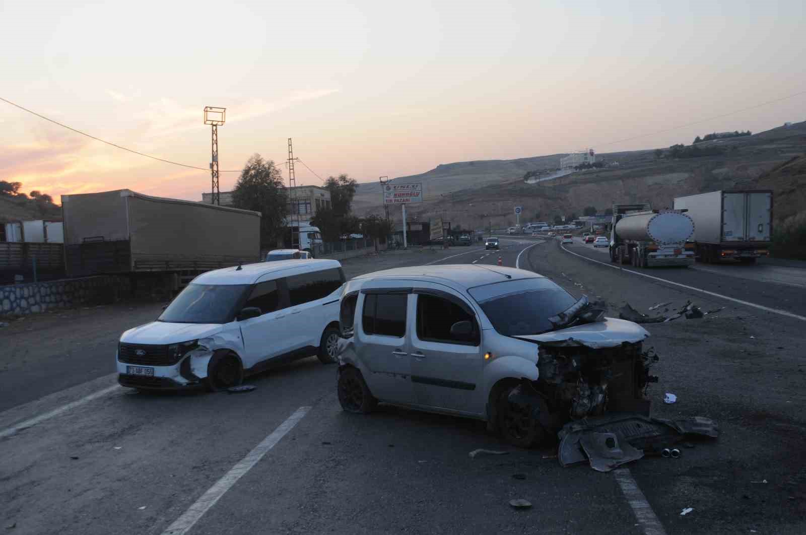 Cizre’de 4 aracın karıştığı zincirleme trafik kazasında 2 kişi yaralandı
