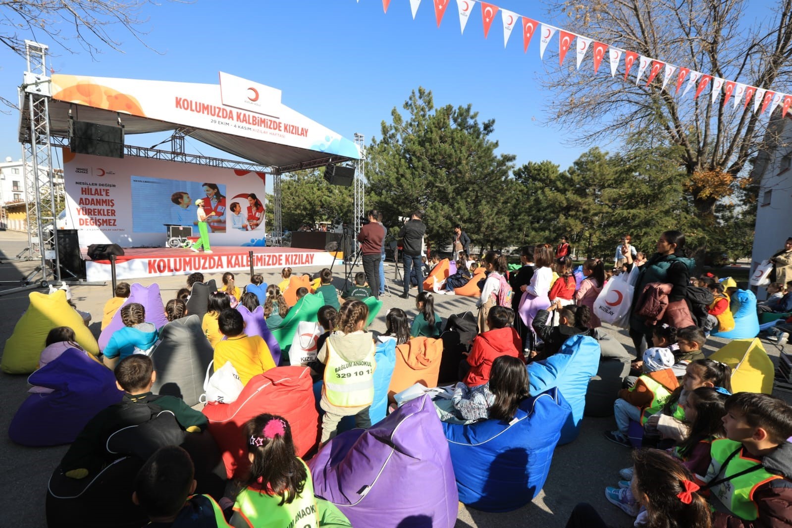 "Kızılay Haftası Sokağı" etkinlikleri başladı
