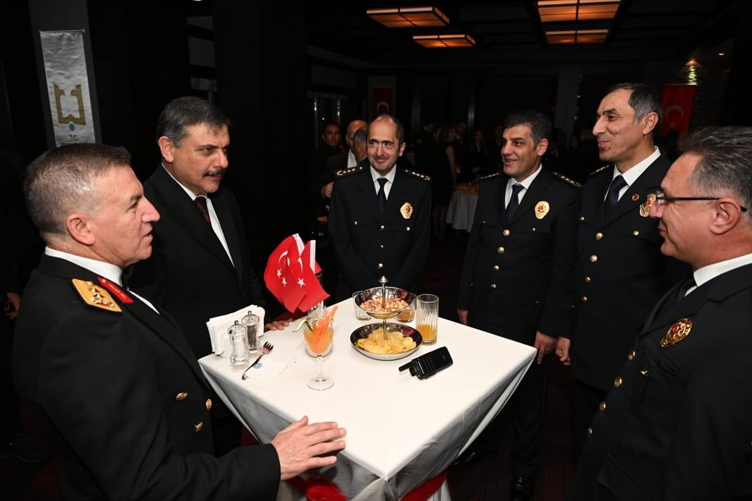 Vali &Ccedil;ift&ccedil;i; "Allah devletimize, milletimize zeval vermesin"
