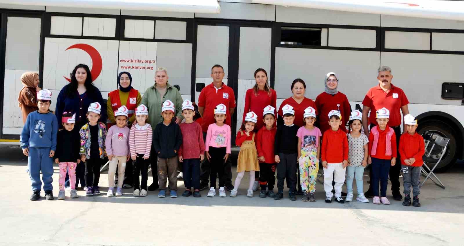 Öğrenci velileri kan bağışında bulundu
