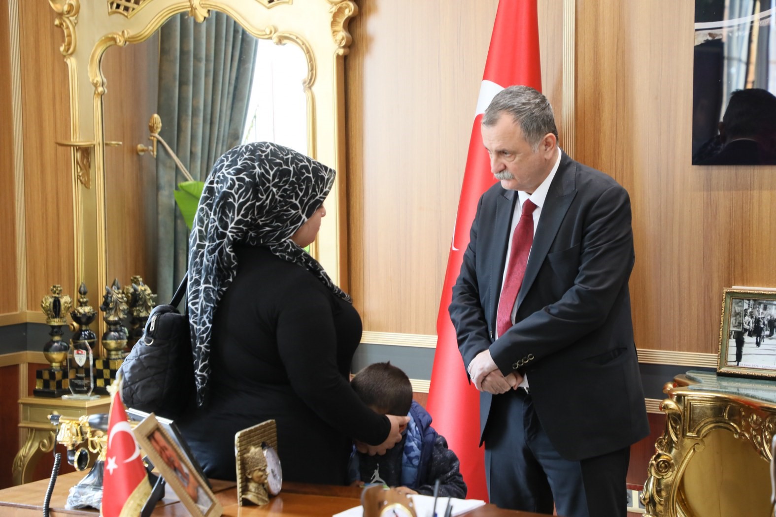 Başkan Balaban halk gününde talepleri dinledi
