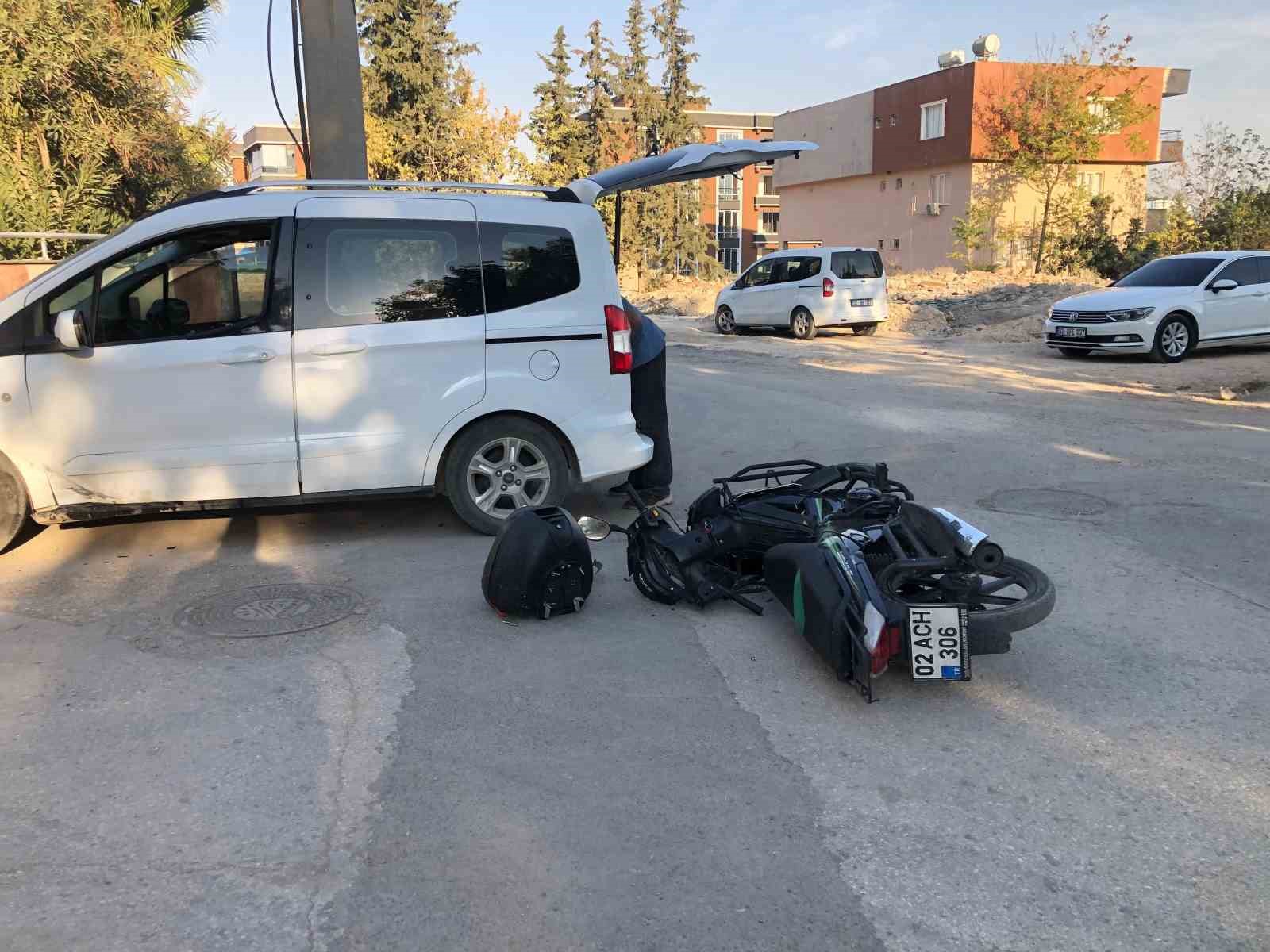 Motosiklet ile otomobil çarpıştı: 1 yaralı
