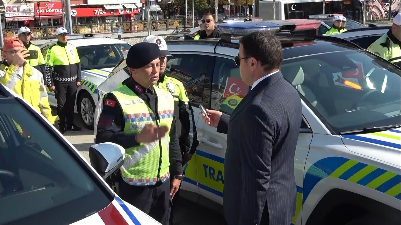 Kütahya’da polis ve jandarmaya araç takviyesi
