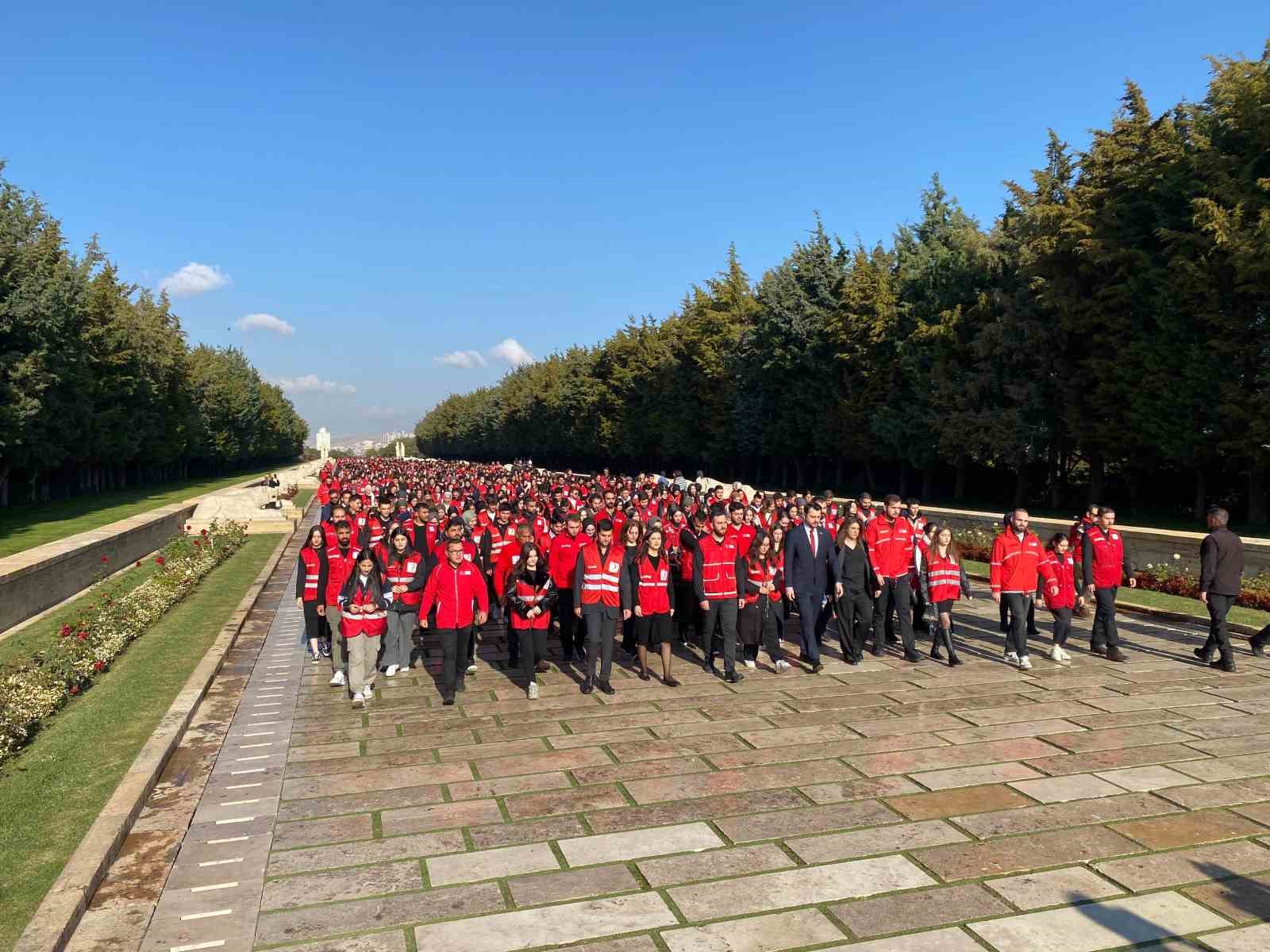 Genç Kızılay Gönüllüleri’nden Anıtkabir ziyareti
