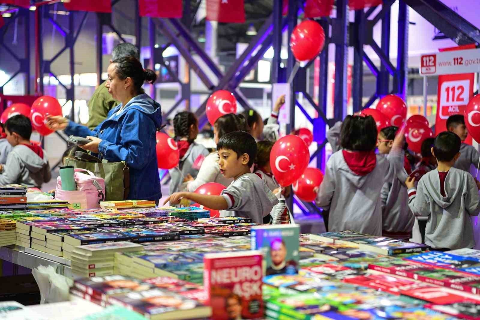 10.  Malatya Anadolu Kitap ve Kültür Fuarı yoğun katılımla devam ediyor