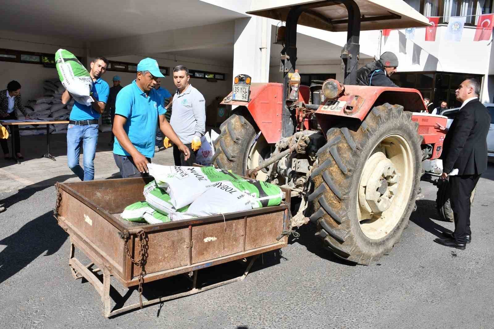 Manisa Büyükşehir’in tohum desteği devam ediyor
