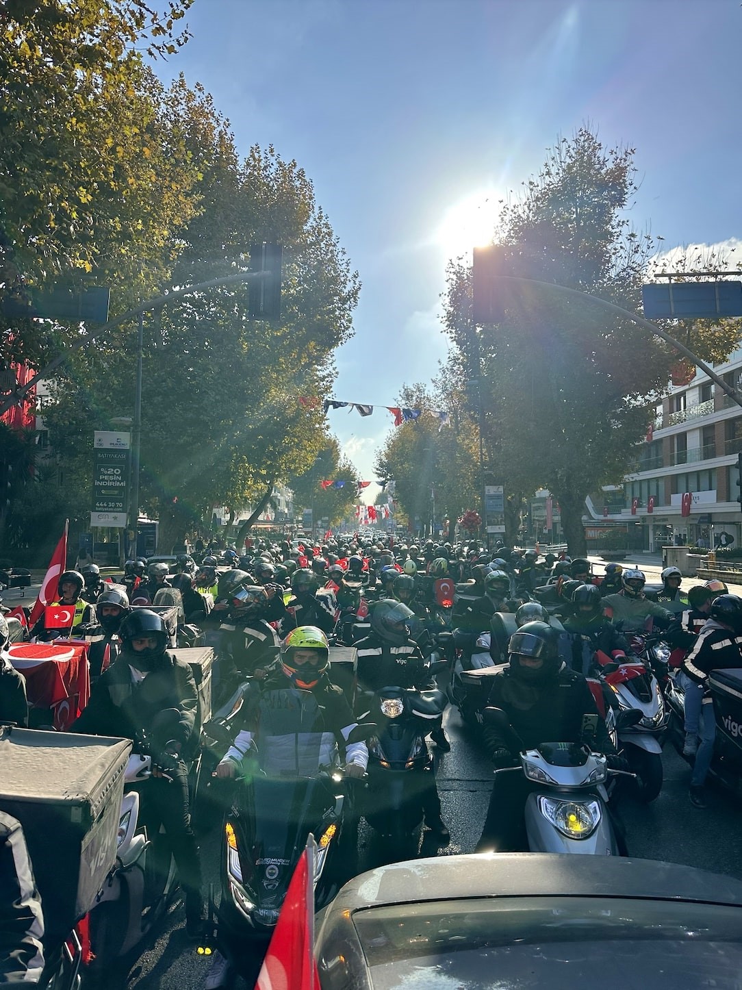 Gelenekselleşen Vigo 29 Ekim Korteji’ne yoğun ilgi