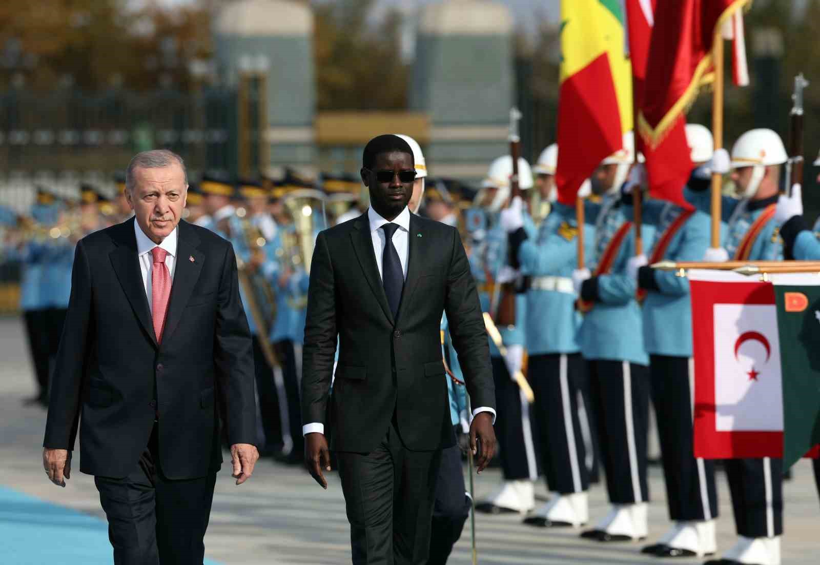 Cumhurbaşkanı Erdoğan, Senegal Cumhurbaşkanı Faye’yi resmi törenle karşıladı