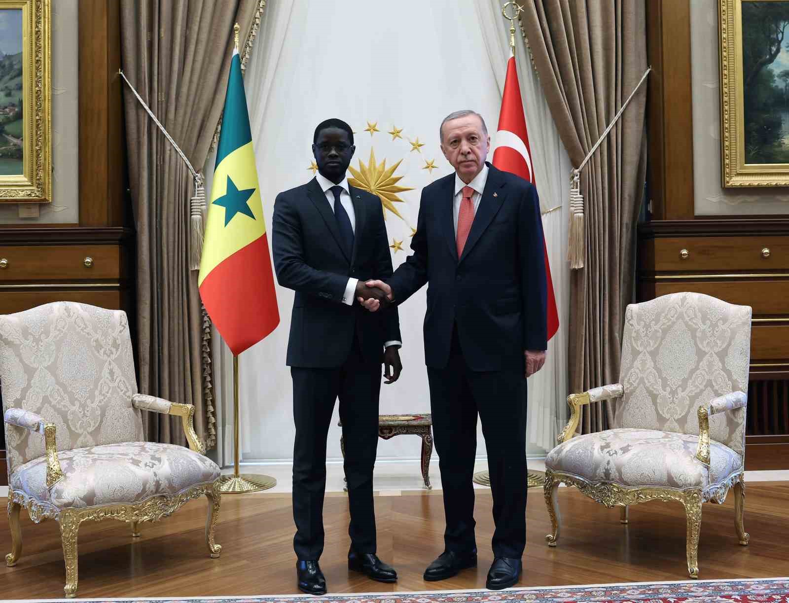 Cumhurbaşkanı Erdoğan, Senegal Cumhurbaşkanı Faye’yi resmi törenle karşıladı
