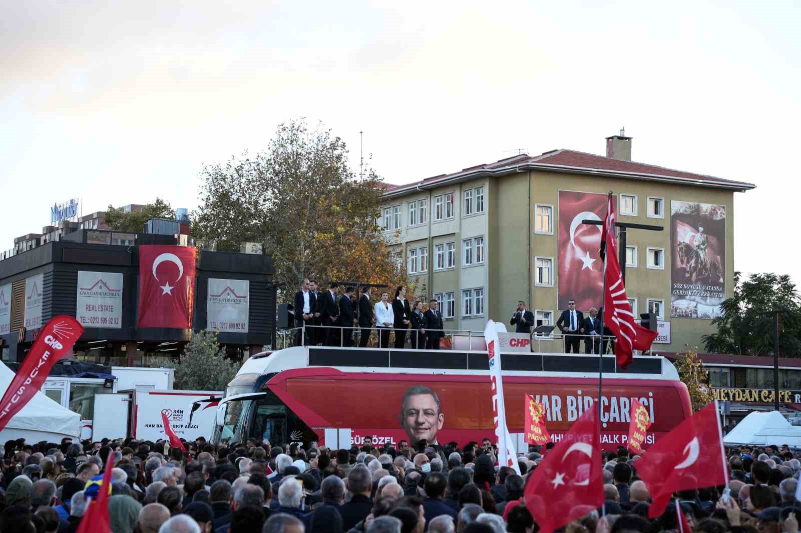 CHP Genel Başkanı Özel’den tutuklanan belediye başkanına destek mitingi
