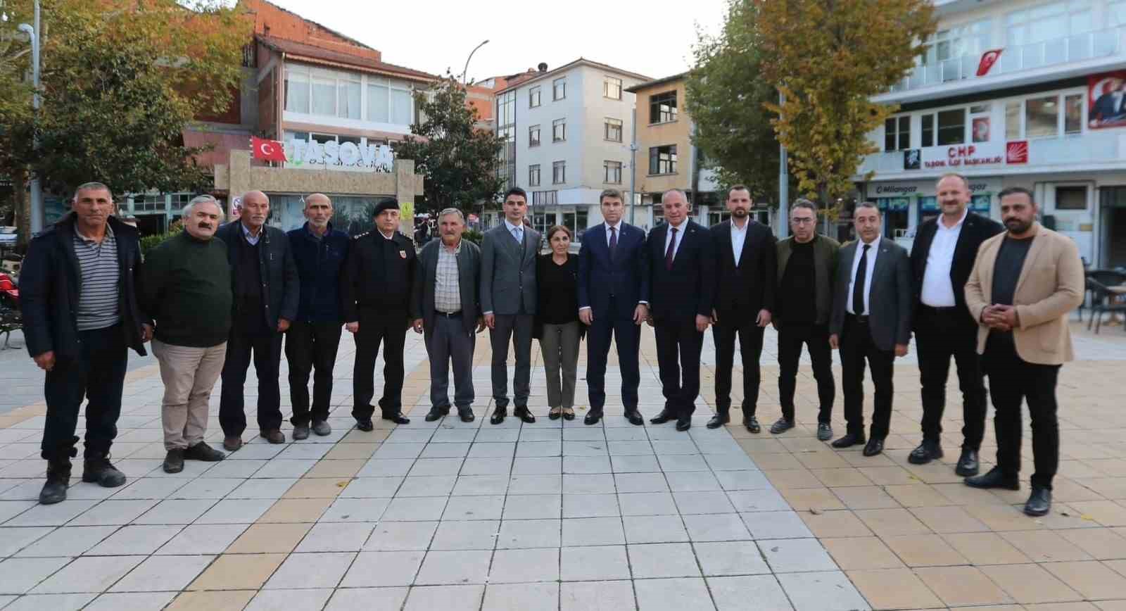 Vali Önder Bakan’dan Taşova’nın örnek muhtarının mahallesine gezi
