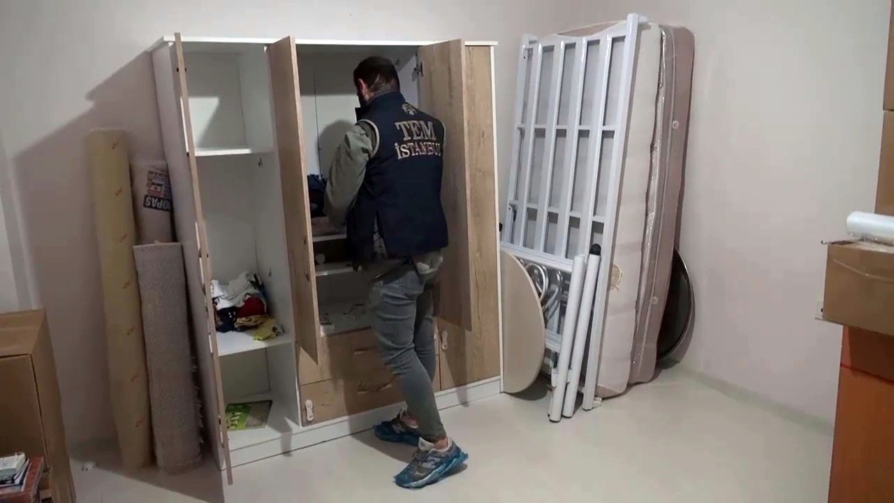 Tutuklanan Esenyurt Belediye Başkanı Ahmet &Ouml;zer&rsquo;in g&ouml;zaltı alındığı anlar ortaya &ccedil;ıktı
