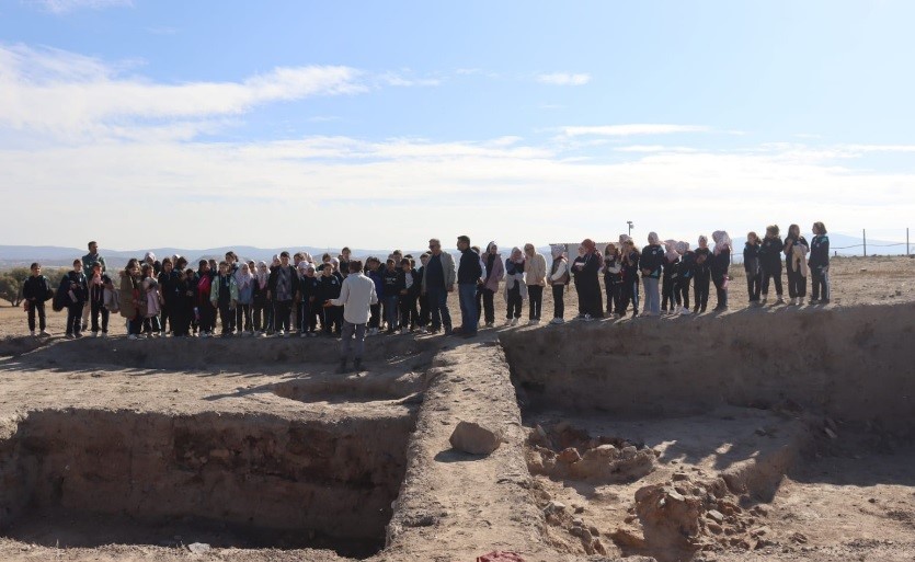 Şeyh Edebali İmam Hatip Ortaokulu öğrencileri Tavşanlı Höyüğü’nde
