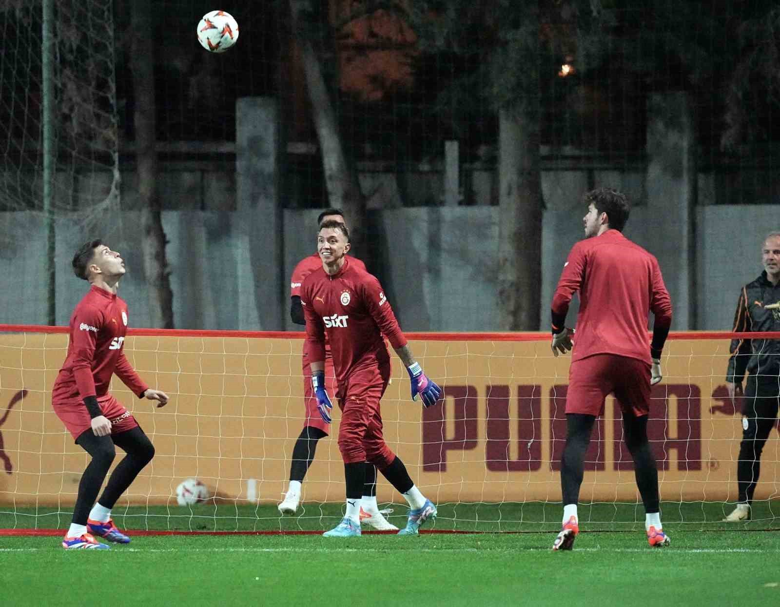 Galatasaray, Tottenham maçı hazırlıklarına başladı