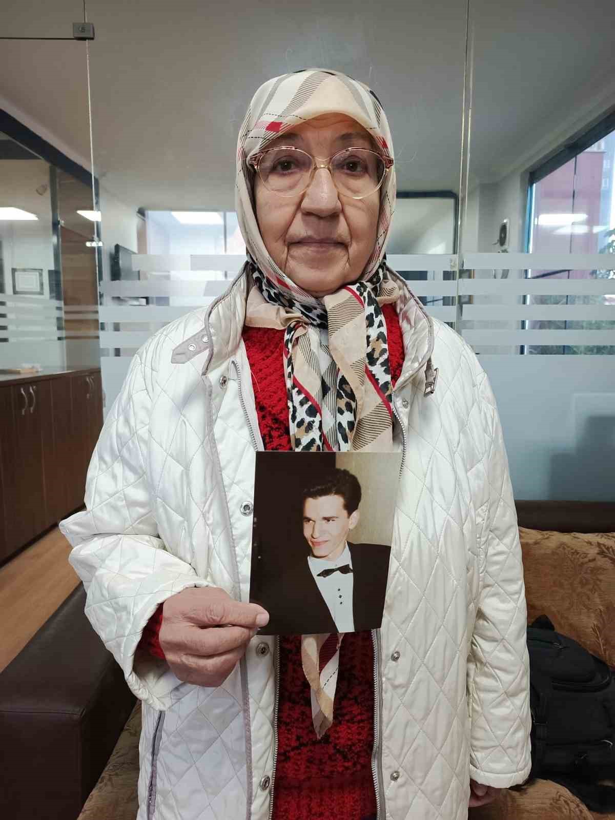 (Özel) Gözüyaşlı anne bisikletle Alaska turuna çıkan oğlunu 3 yıldır arıyor