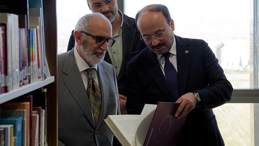 ETÜ Kütüphanesi, Prof. Dr. Turgut Karabey’in kitap bağışı ile akademik mirasını güçlendiriyor