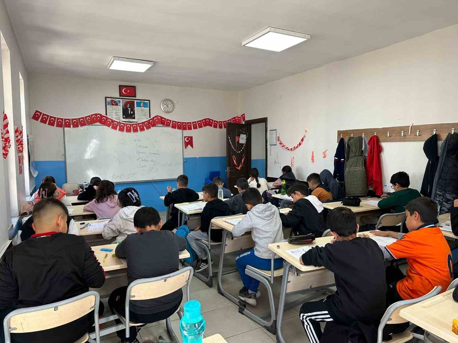 EĞT