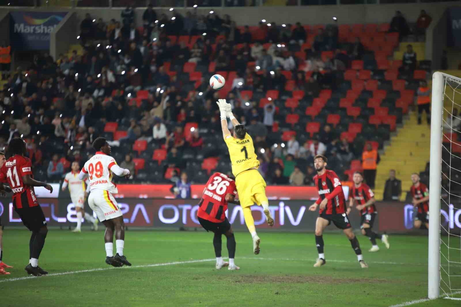 Trendyol Süper Lig: Gaziantep FK: 0 - Göztepe: 0 (İlk yarı)