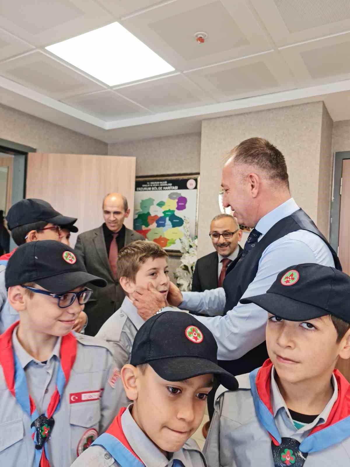 &lsquo;Yavru Kurt İzci &Uuml;nitesi&rsquo;nden &Ccedil;akmur&rsquo;a ziyaret
