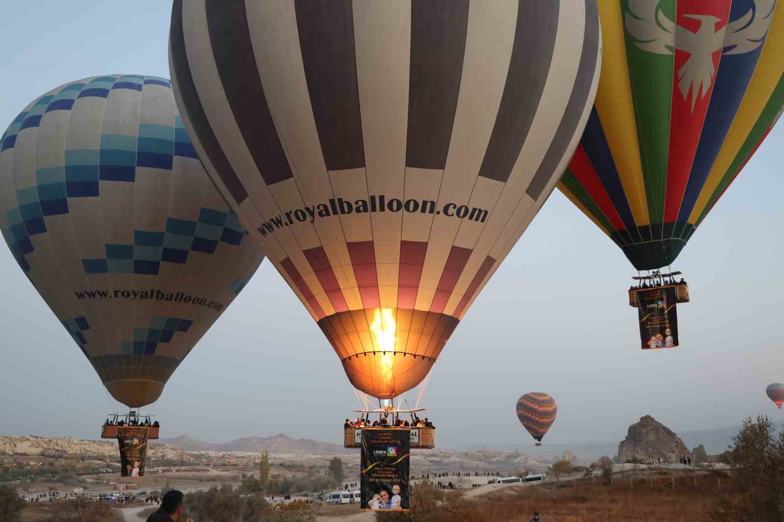 Sıcak hava balonları lösemili çocuklar için uçtu
