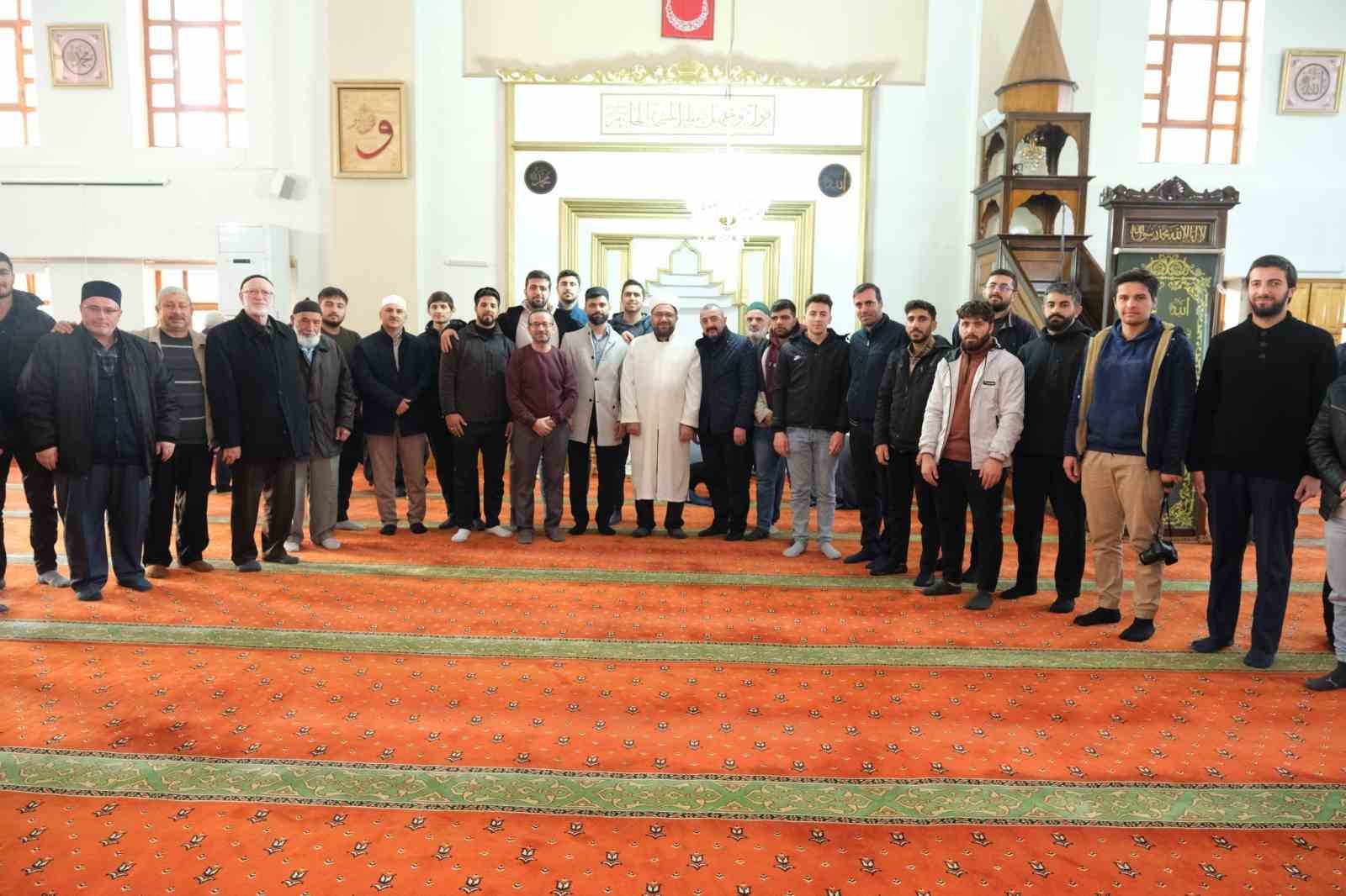 “Cumartesi Günü Sabah Namazı ve Gençlik Buluşması” programları Camii Kebir Camii’nde başladı