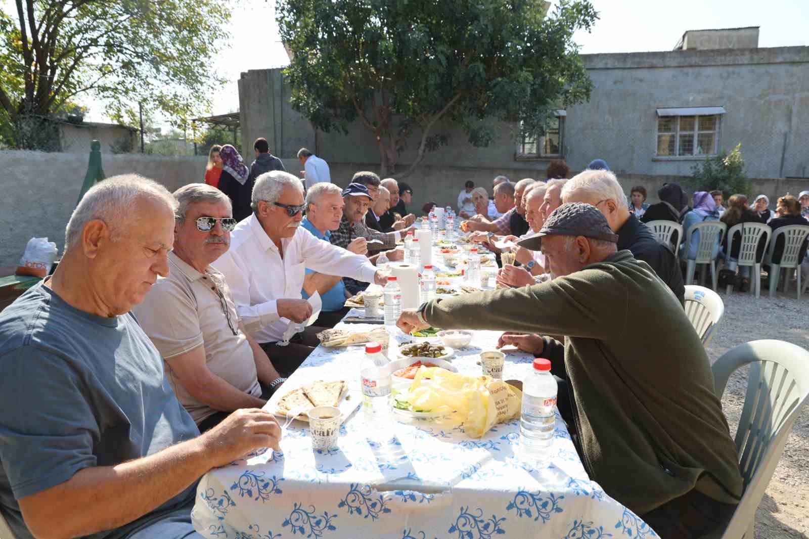 Polis okulundan mezun olan emekli polisler 40 yıl sonra Adana’da buluştu