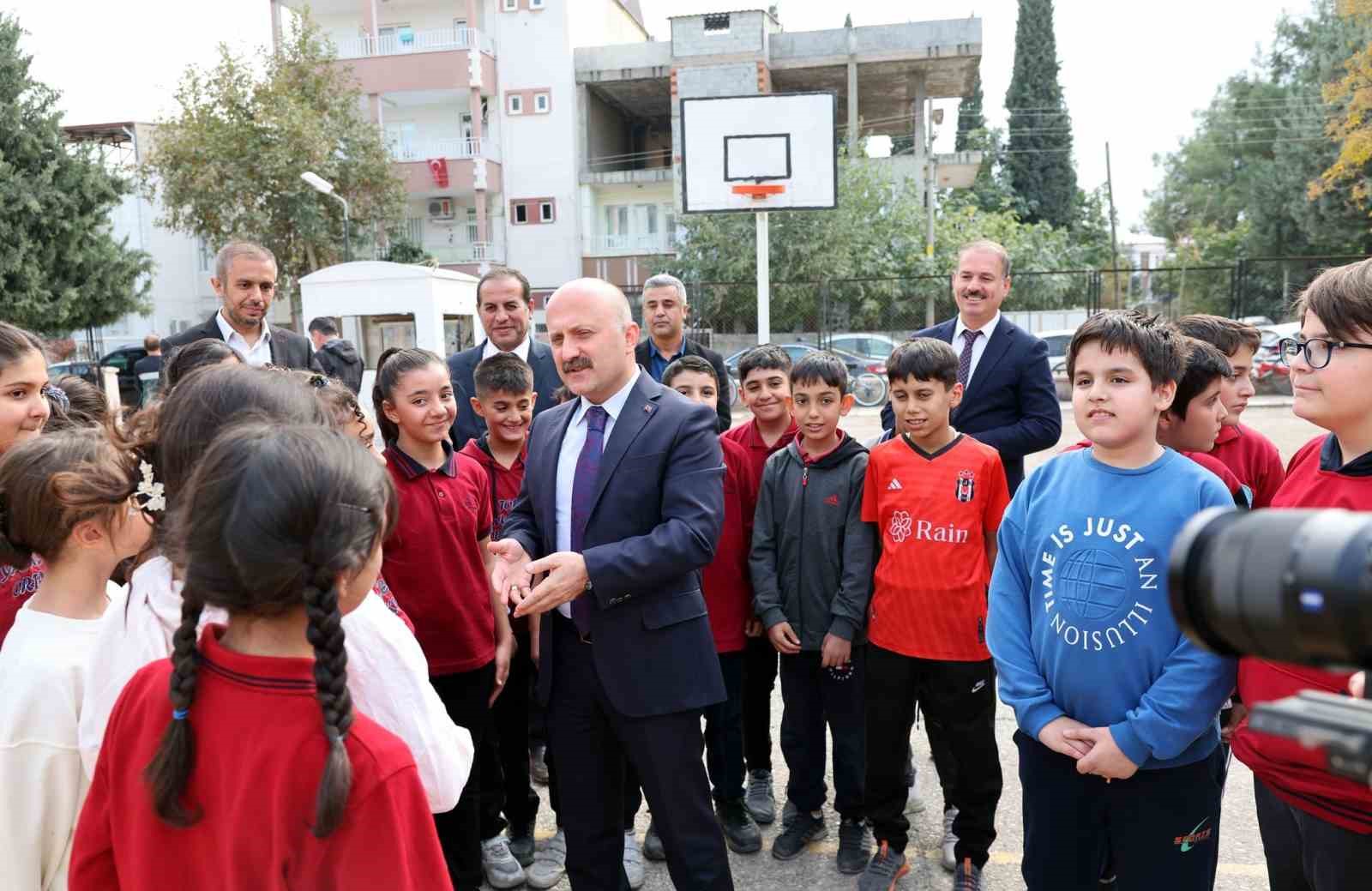 Vali Varol, öğretmen ve öğrencilerle bir araya geldi
