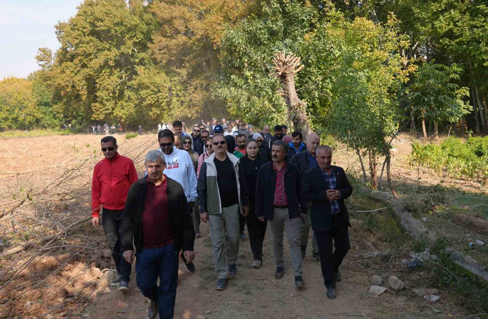 Depremzede öğretmenler doğa yürüyüşünde bir araya geldi
