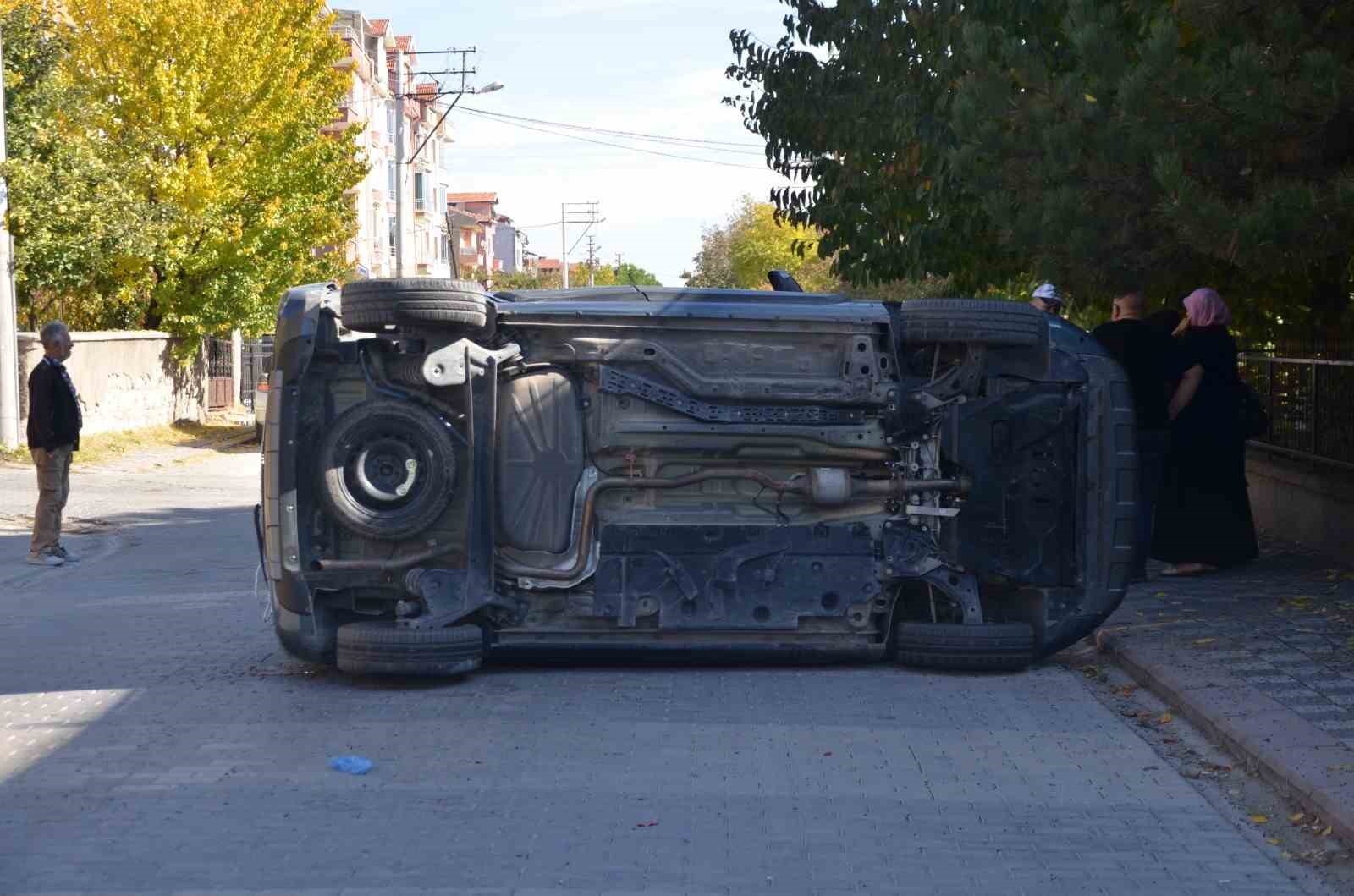 Tavşanlı’da trafik kazası: Takla atan araçta burnu bile kanamadı
