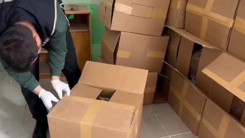 &Ccedil;orlu&rsquo;da 375 bin adet makaron ve 380 kilogram t&uuml;t&uuml;n ele ge&ccedil;irildi
