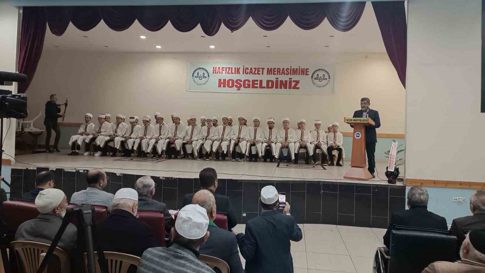 Eğitimlerini tamamlayan 32 hafız için icazet töreni düzenlendi
