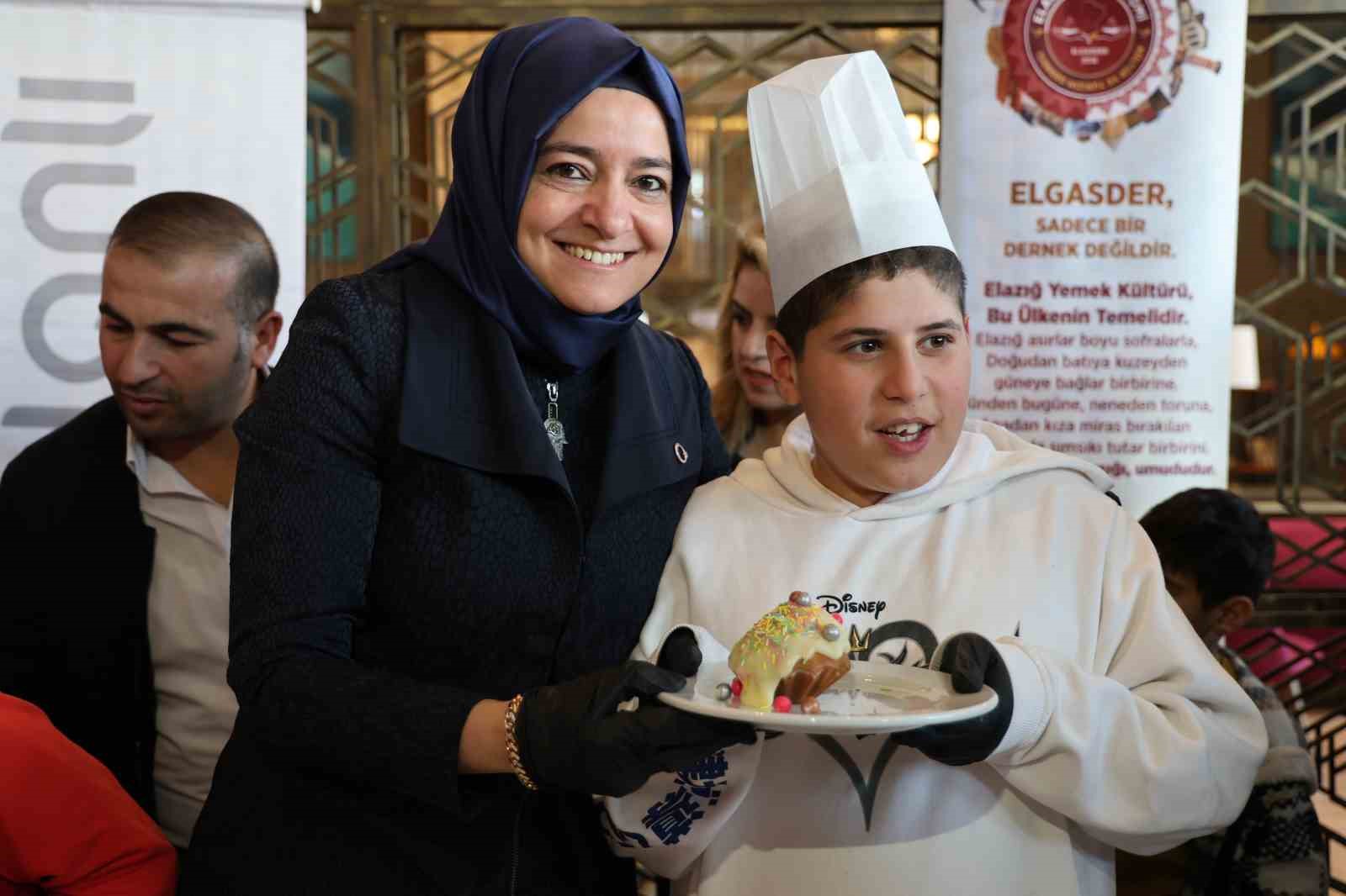 Elazığ’da engelli çocuklar pasta süsledi