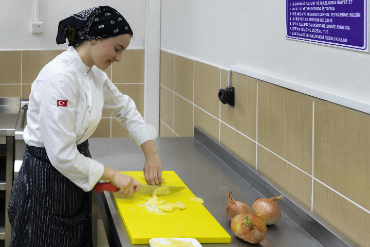 Gastronomi ve Mutfak Sanatları B&ouml;l&uuml;m&uuml;n&uuml;n akreditasyon s&uuml;reci TURAK tarafından değerlendirildi
