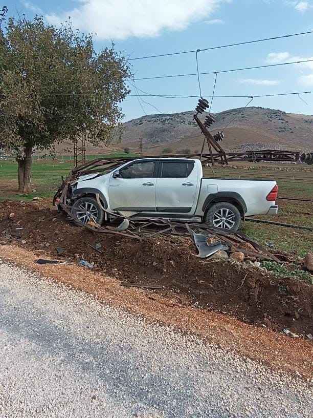 Elektrik direğine çarpan pikabın sürücüsü yaralandı
