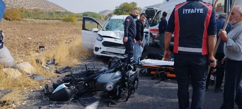 Mardin’de hafif ticari araç ile motosiklet çarpıştı: 2 yaralı