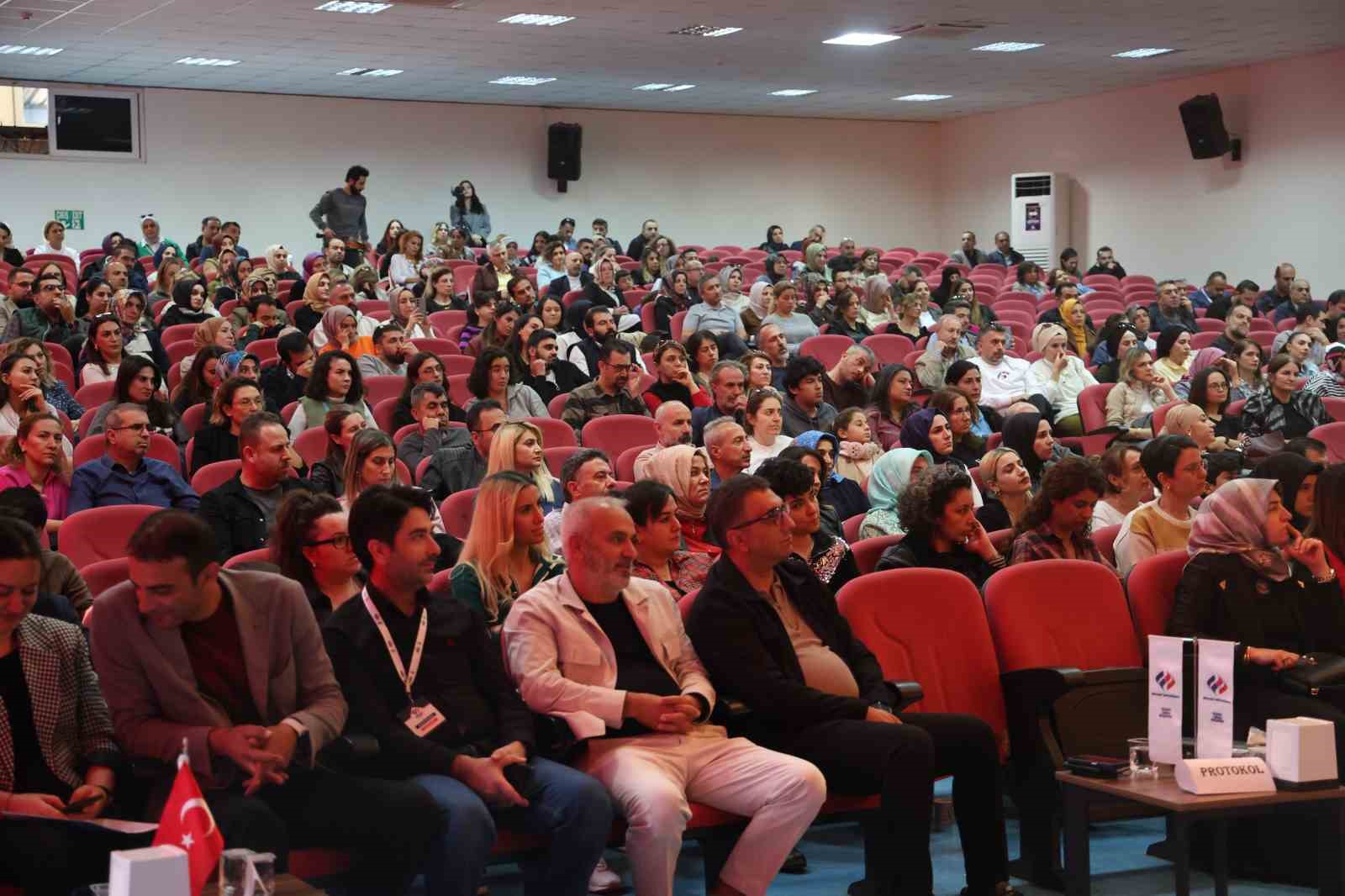 Diyarbakır Final Okulları’nda öğretmen ve velilere seminer verildi
