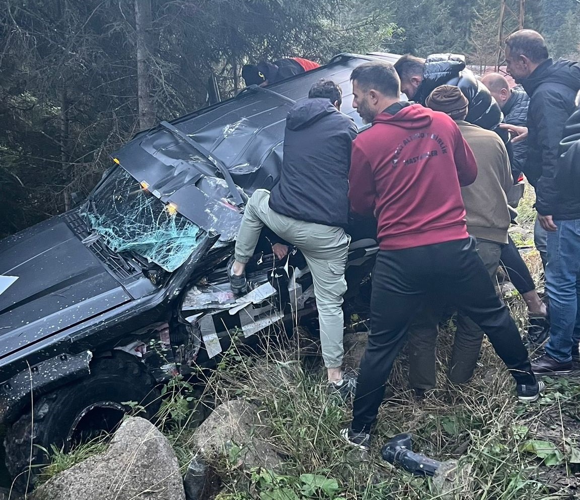 Rize’de trafik kazası: 2’si ağır 4 yaralı
